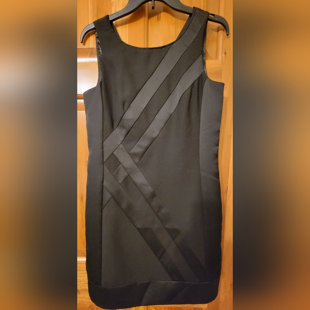 White House Black Market Black Deco Crepe Shift DressSize 4